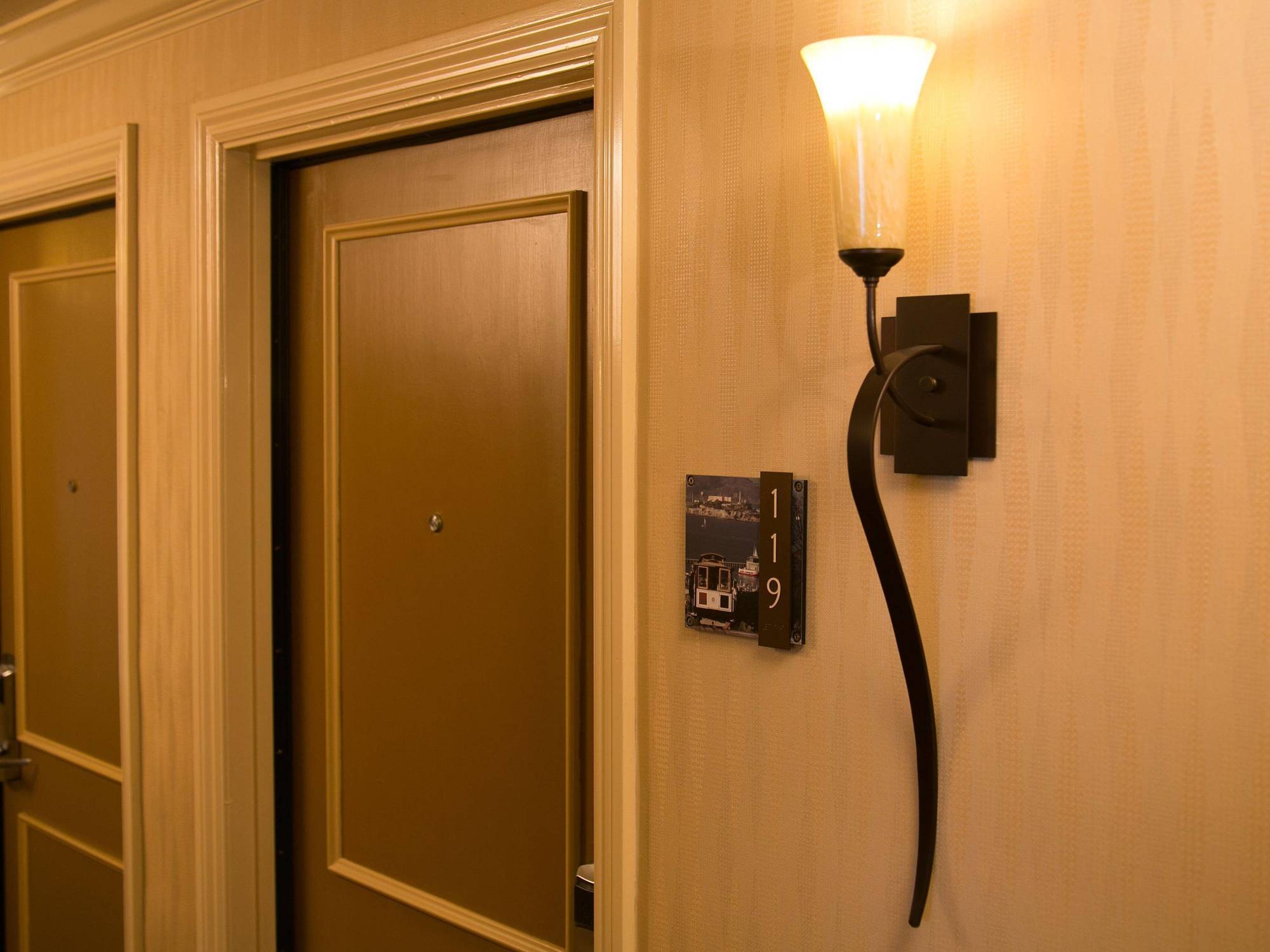The Dylan Hotel At Sfo Милбрей Екстериор снимка